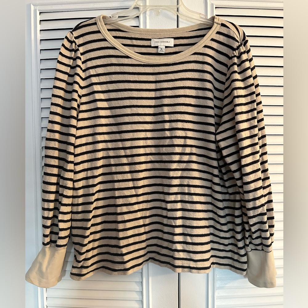 Free Assembly Puff sleeve top
